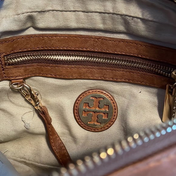 British tan Tory Burch bag with removable strap - Picture 9 of 9